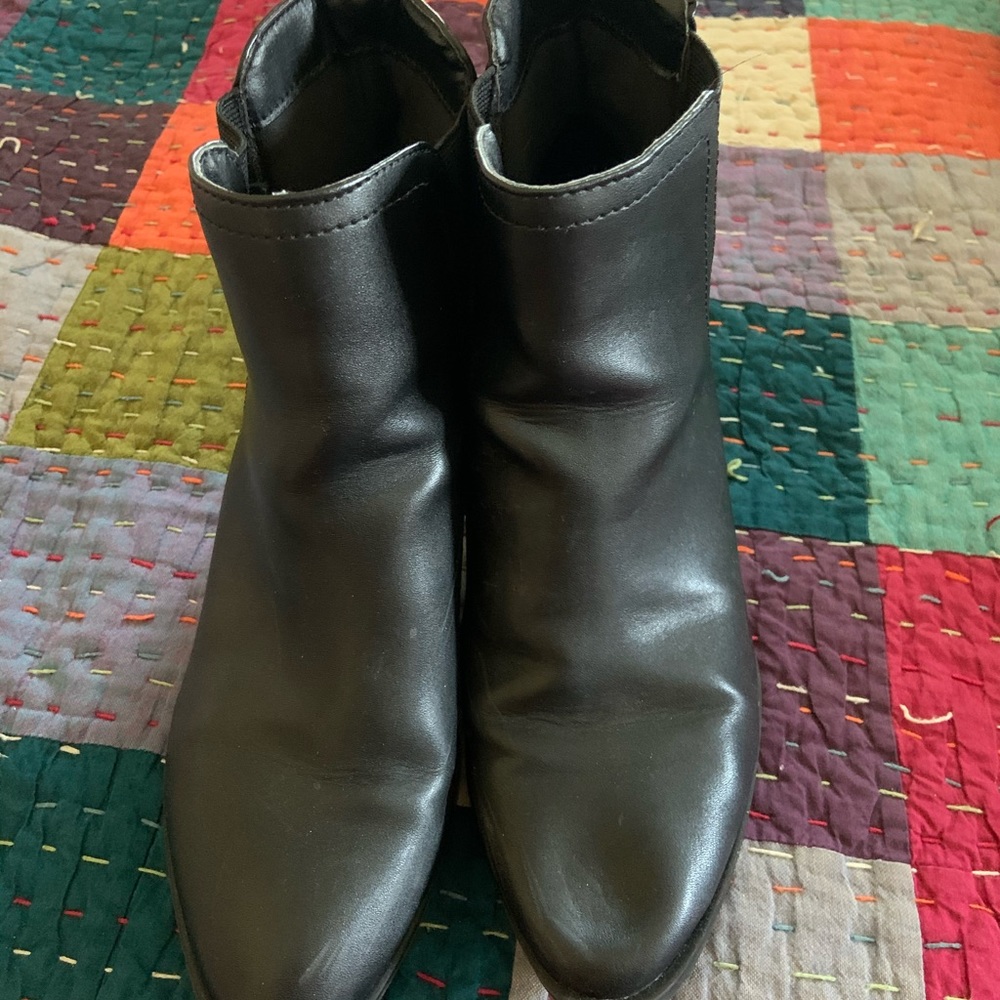 chelsea boots